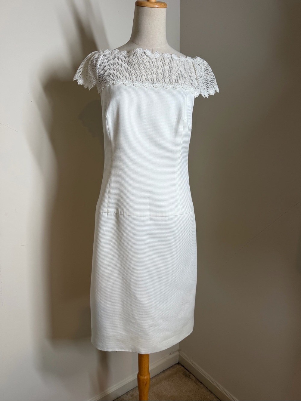 NWOT Akris Women’s White Cotton-SZ 6- Cap Sleeve Lace Yoke Textured Sheath Dress